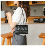 Bolsa Transversal Elegante com Alça de Corrente